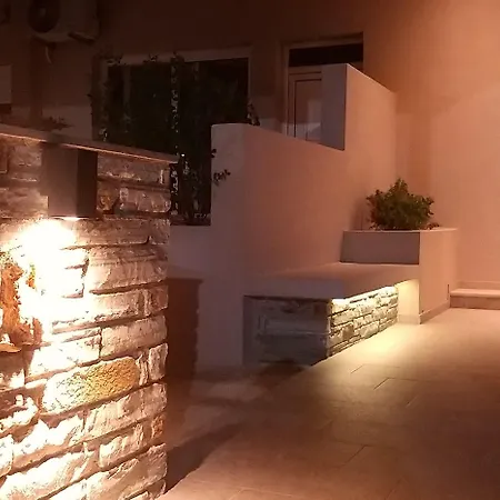 Petries 3* Agii Apostoli