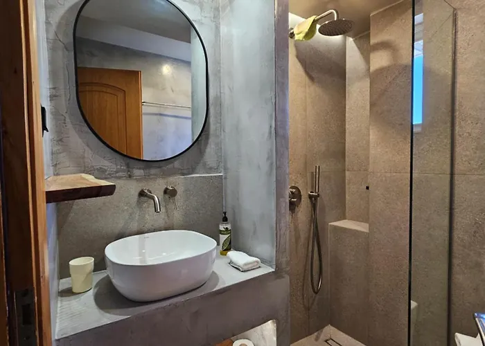 Petries Agioi Apostoloi (Evia)